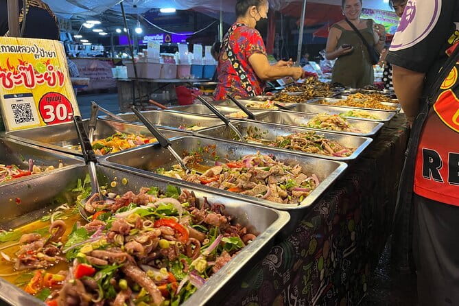 Chiang Mai Temples and Market Tuk Tuk Night Tour - Wat Lok Molee and the shift toward the Night Bazaar