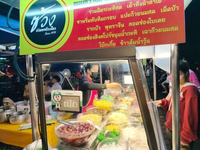 Chiang Mai: Tuk-Tuk Evening Tour with Temples & Street Foods - Chang Phuak Gate Night Market: Where the Tour Helps You Eat Smart