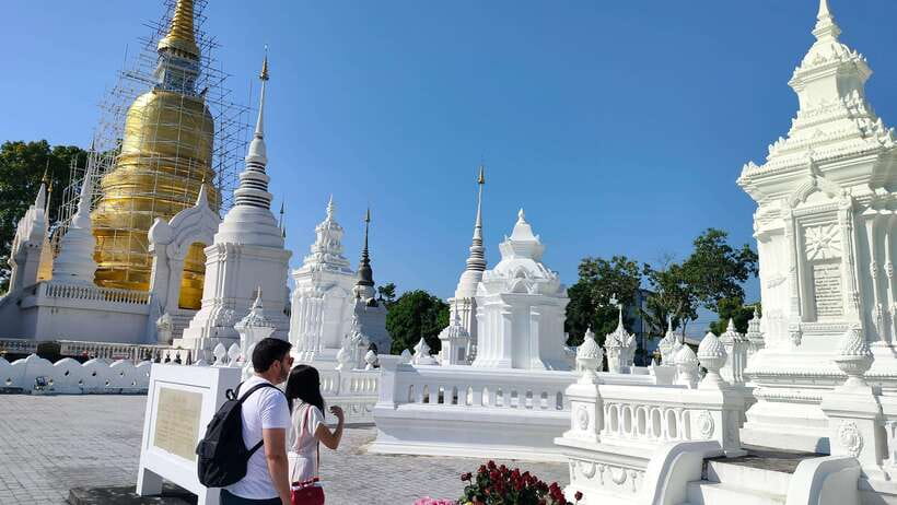 Chiang Mai: Tuk-Tuk Evening Tour with Temples & Street Foods - Warorot Market and Ton Lam Yai Flower Market: More Night Life, Less Waiting