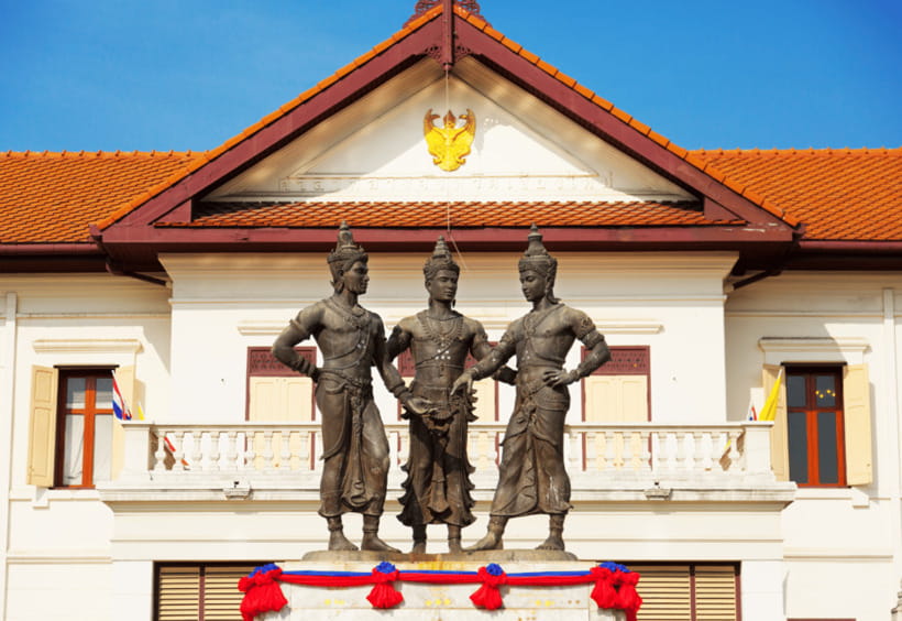 Chiang Mai Tuk Tuk: Old City Private Day Tour - Warorot Market: street food time and local shopping choices