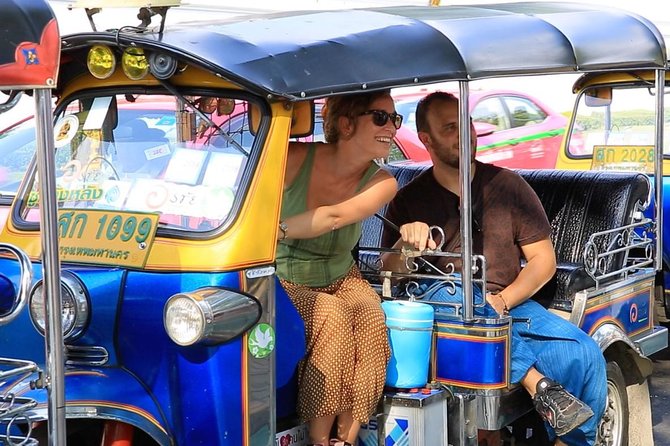Chiang Rai Night Tour by TUK TUK - Chiang Rai Night Bazaar at 7:30 pm: shopping plus dinner and live music
