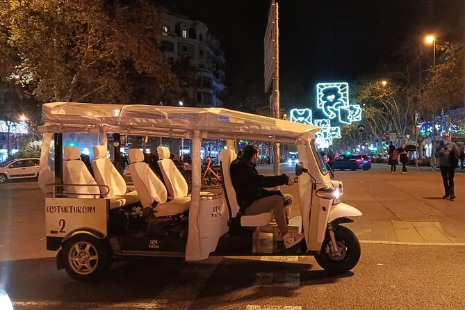 Christmas Lights Tour of Barcelona in Private Eco Tuk Tuk - Rambla de Cataluña and the Arc de Triomf finish: holiday city scale