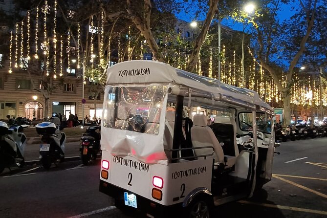 Christmas Lights Tour of Barcelona in Private Eco Tuk Tuk - Getting good photos when the tour does not stop