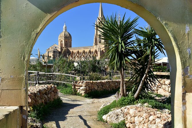 Christmas Tuk Tuk or Jeep tour in Gozo inc. Dinner - Dinner included: Maltese platter, baked pasta or salad, and Christmas pudding