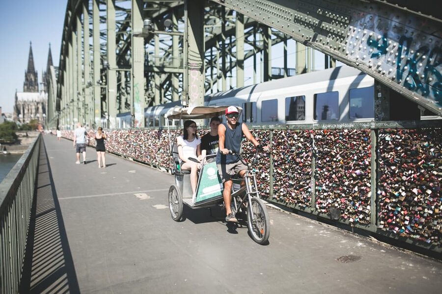 Cologne: Private Rickshaw Tour - Heumarkt and the optional beer moment