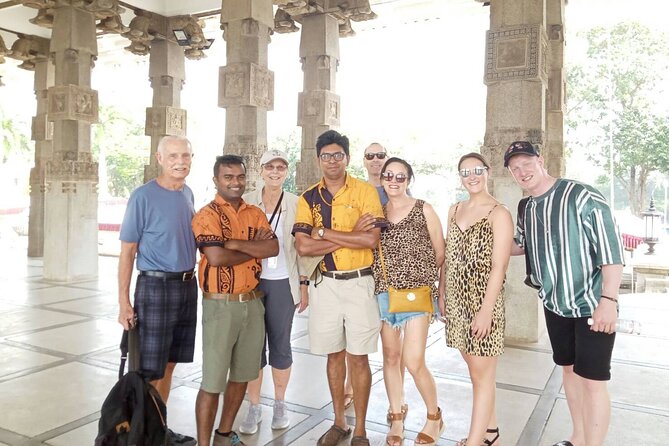 Colombo Bay Tuk Tuk City Tour - Religious mix on one route: why the variety matters