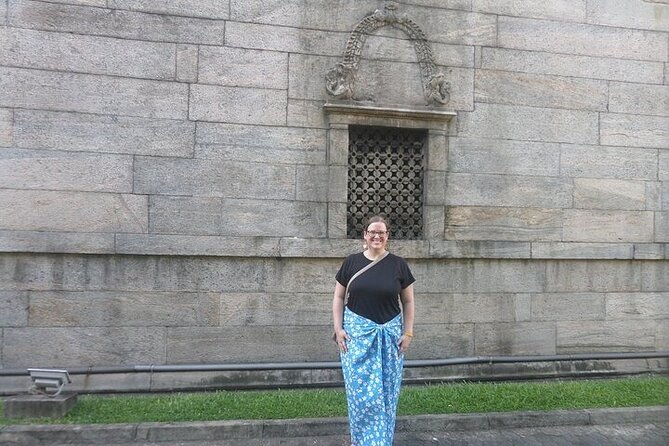Colombo by Tuk Tuk – Sightseeing Entry Fees included - Pettah markets and classic Dutch-era landmarks: religion meets commerce