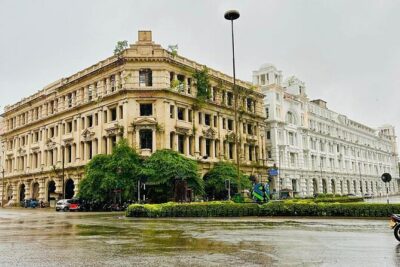 Colombo by Tuk Tuk – Sightseeing Entry Fees included - The morning route through Fort: temples, icons, and colonial-era anchors