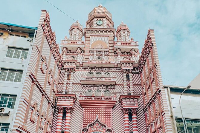 Colombo by Tuk Tuk – Sightseeing Entry Fees included - Beira Lake, Port City, and tea: how the tour mixes old Colombo with new Colombo