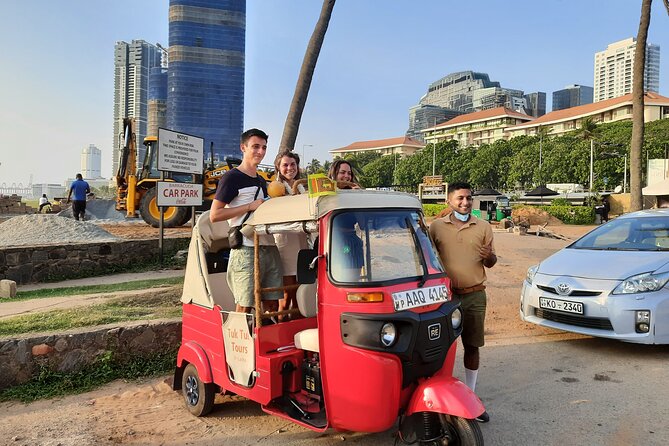 Colombo City Highlights by Tuk Tuk – All-Inclusive Adventure - Pettah market streets: chaos with a purpose