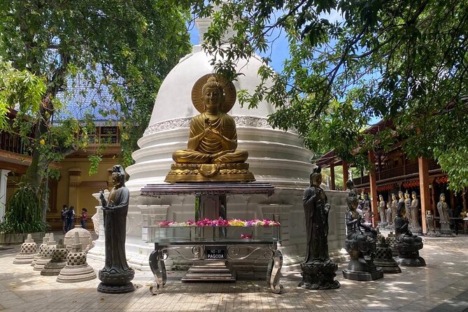 Colombo City Highlights by Tuk Tuk – All-Inclusive Adventure - The red-and-white swirl mosque in Pettah district