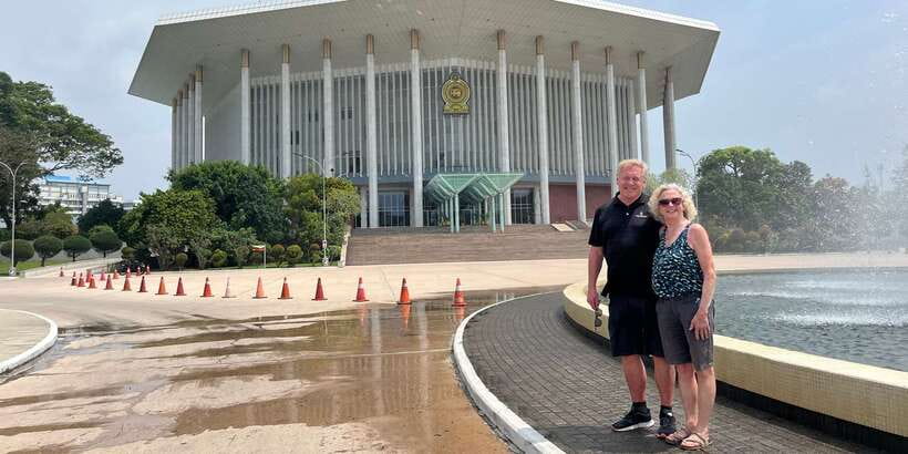 Colombo: City Sightseeing Tour by Tuk-Tuk with Pickup - Red Mosque (Jami Ul-Alfar Mosque) and Fort Area Pass-By Moments