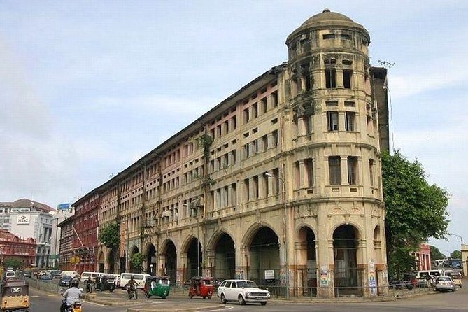 Colombo City Tour by Car – Private & All-Inclusive - Galle Face Green and Independence Square: where public life meets ocean air