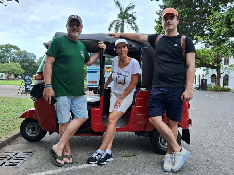 Colombo City Tour by Tuk Tuk Experience - All Inclusive - Tea tasting, coconut water, and the extra shop stops you should plan for