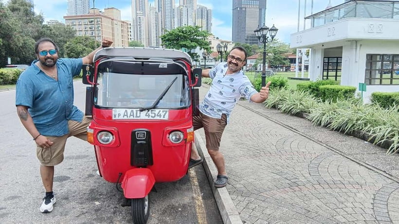 Colombo City Tour by Tuk tuk with Hotel Pickup - All Include - Lighthouse Gallery: contemporary art without needing a whole museum day