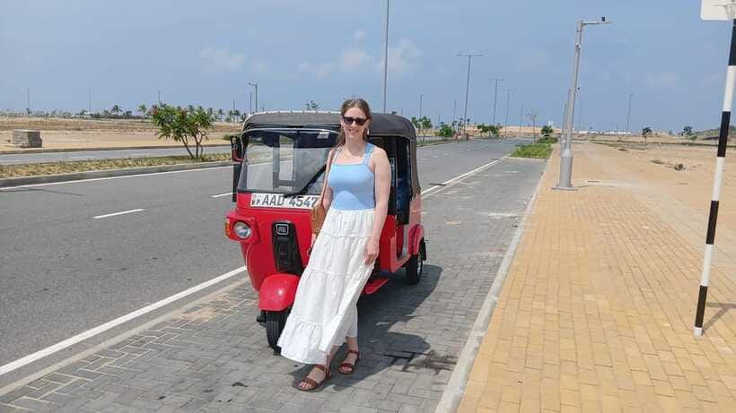 Colombo City Tour by Tuk tuk with Hotel Pickup - All Include - Viharamahadevi Park and Independence Square: greenery, fountains, and big-photo moments