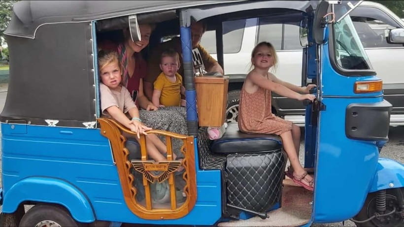 Colombo City Tour by Tuk Tuk with Lunch/Dinner-All Inclusive - Lotus Tower Views and Old Parliament Building: Colombo’s Big Statements
