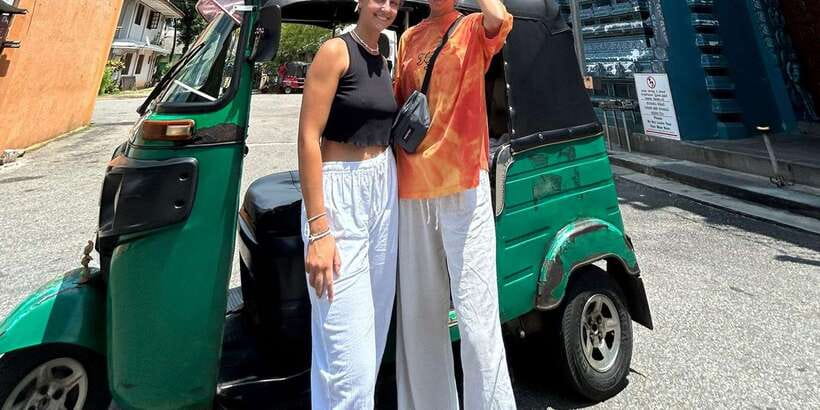 Colombo: City Tour by Tuk Tuk with Pickup - All Inclusive - Red Mosque (Jami Ul-Alfar) and the Skyline Contrast