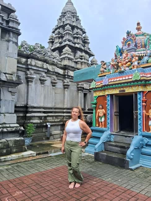 Colombo Heritage &Culture City Tour by Tuk Tuk ALL INCLUSIVE - Pettah Market and Laksala: shopping time that stays practical
