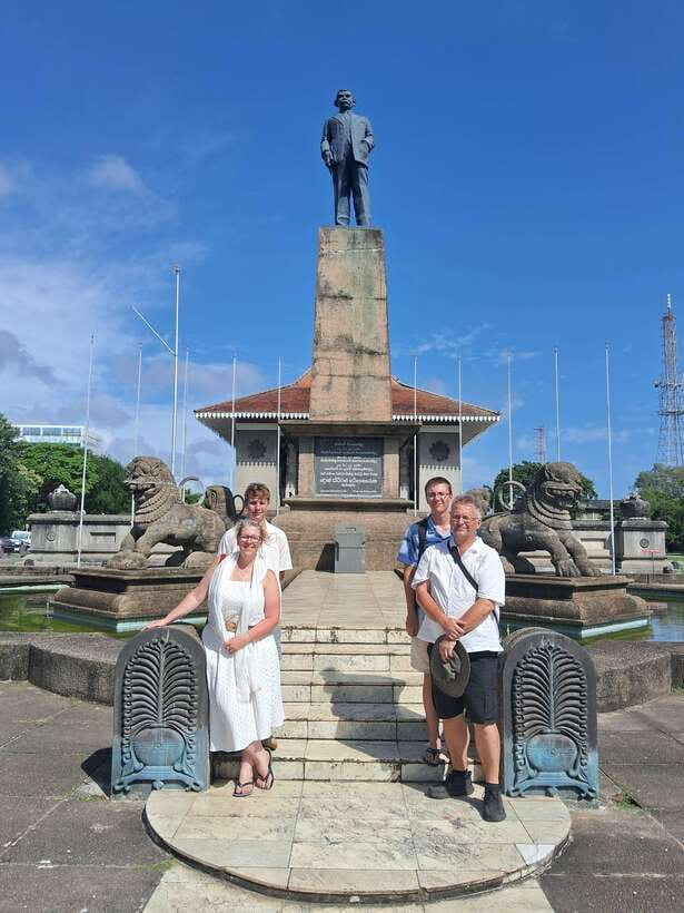 Colombo: Local Guide with Colombo City Tour by Tuk Tuk - Price and value: is $25 per person a good deal?