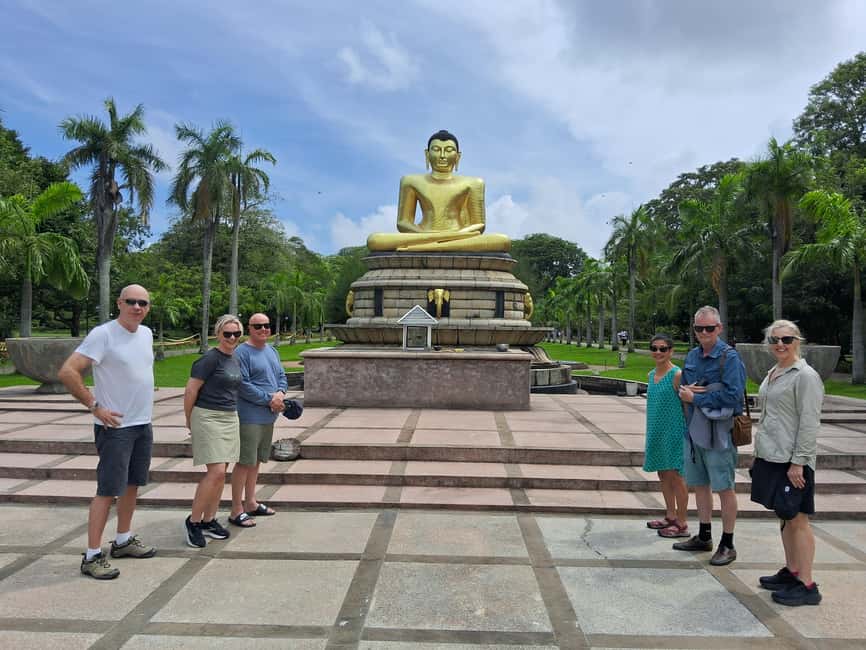 Colombo: Private City Tour by Tuk tuk - All Inclusive - Gangaramaya Temple and Beira Lake: start with a place that sets the tone