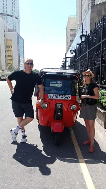 Colombo: Private City Tour by Tuk tuk - All Inclusive - Pettah and Colombo Fort: the shopping chaos that’s easier with a guide