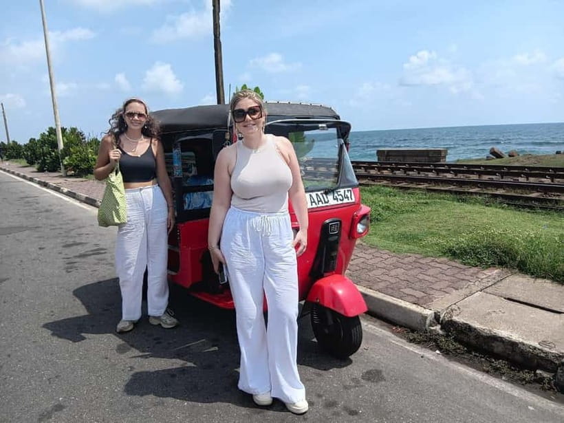 Colombo: Private City Tour with Local Food Tour by Tuk-Tuk - Hoppers + tea tasting: the flavors that set the tone
