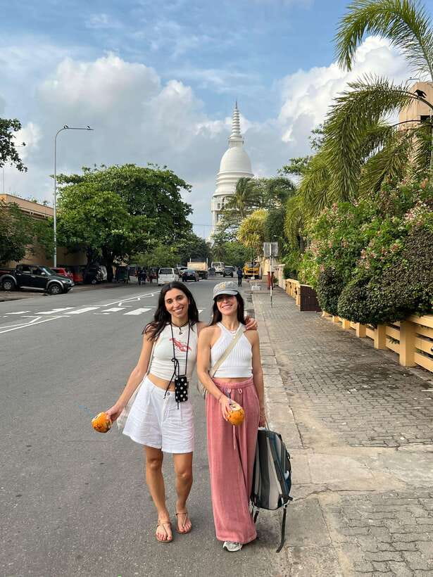Colombo: Private City Tour with Local Food Tour by Tuk-Tuk - City highlights by tuk-tuk: temples, mosques, and key Colombo icons