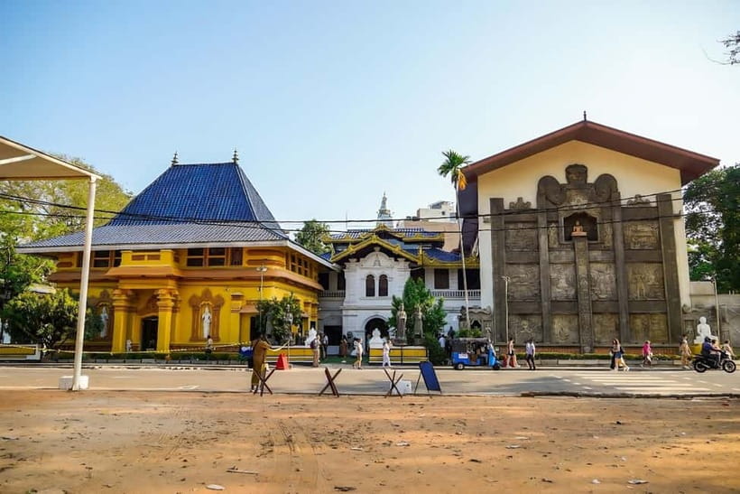 Colombo: Private City Tuk-Tuk Tour with Local Guide & Pickup - Ceylon tea tasting at Zylen: what to expect and how to shop smart