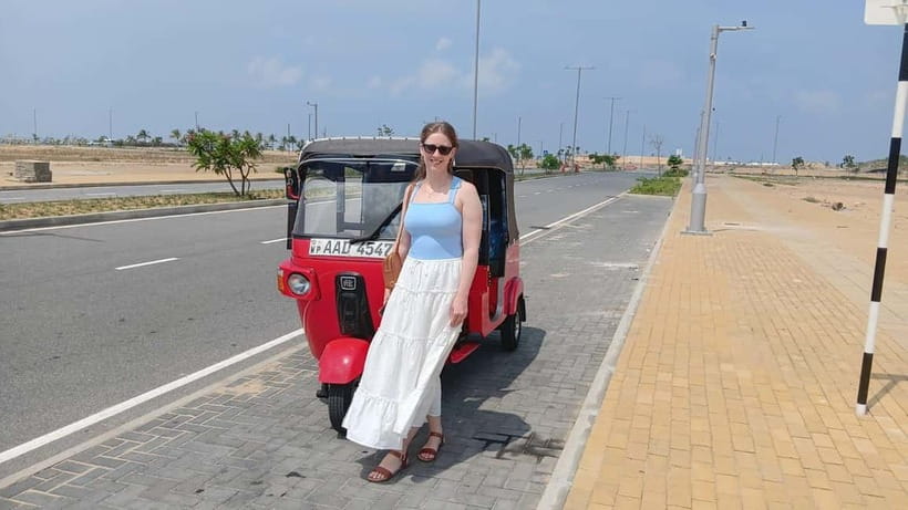 Colombo Private Guided City Tour by Tuk Tuk - All Inclusive - Vihara Maha Devi Park and Galle Face Green: A Calm Finish by the Coast