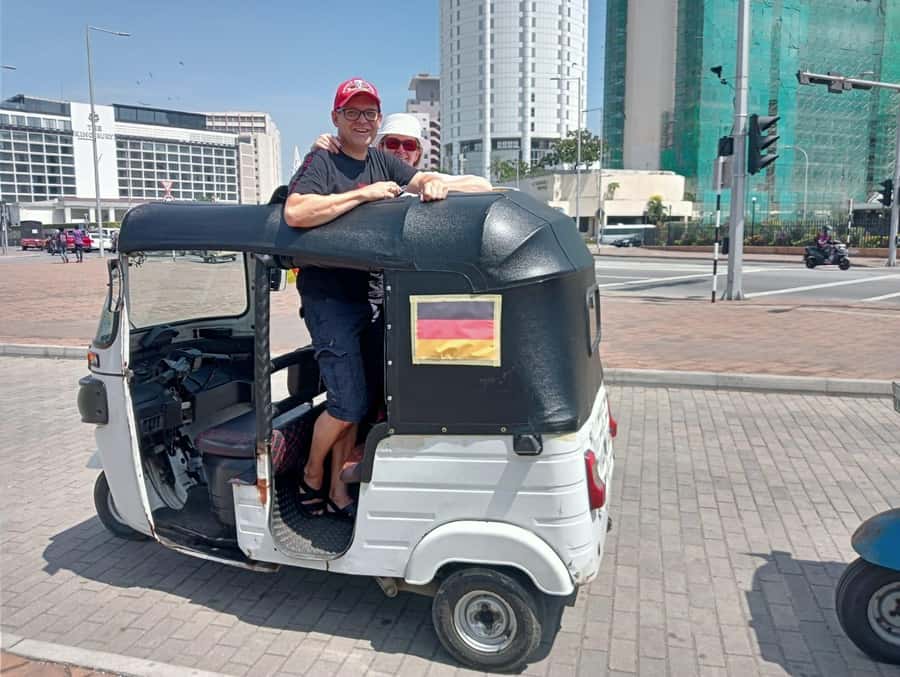 Colombo: Private Guided Tour of the City by Tuk-Tuk - Meeting Guru: English, safety, and flexibility on the road