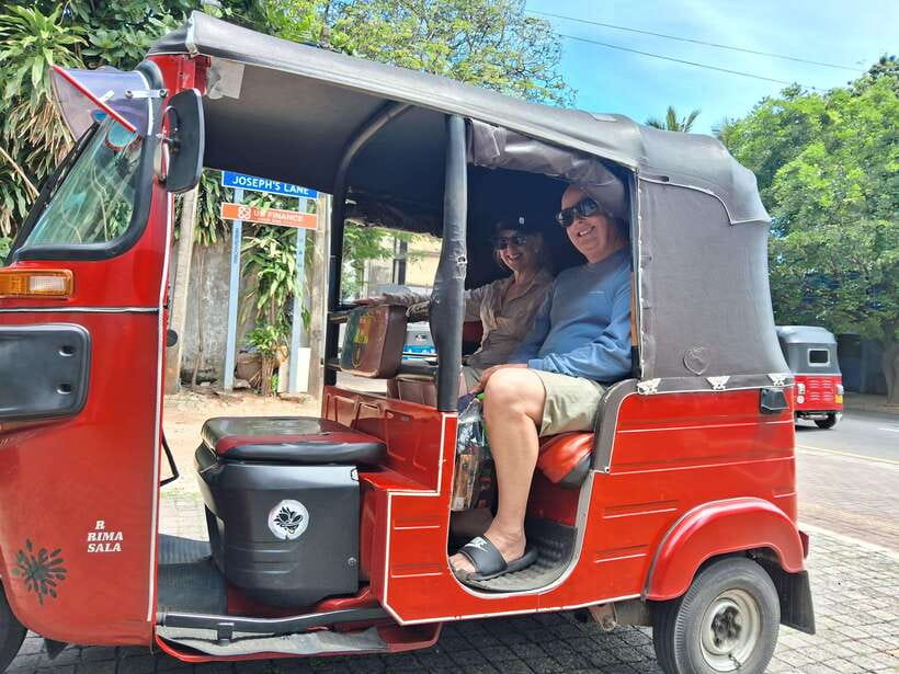 Colombo: Private Guided Tuk Tuk City Tour with Hotel Pickup - Tea tasting, king coconut water, and clean comfort on tuk tuk