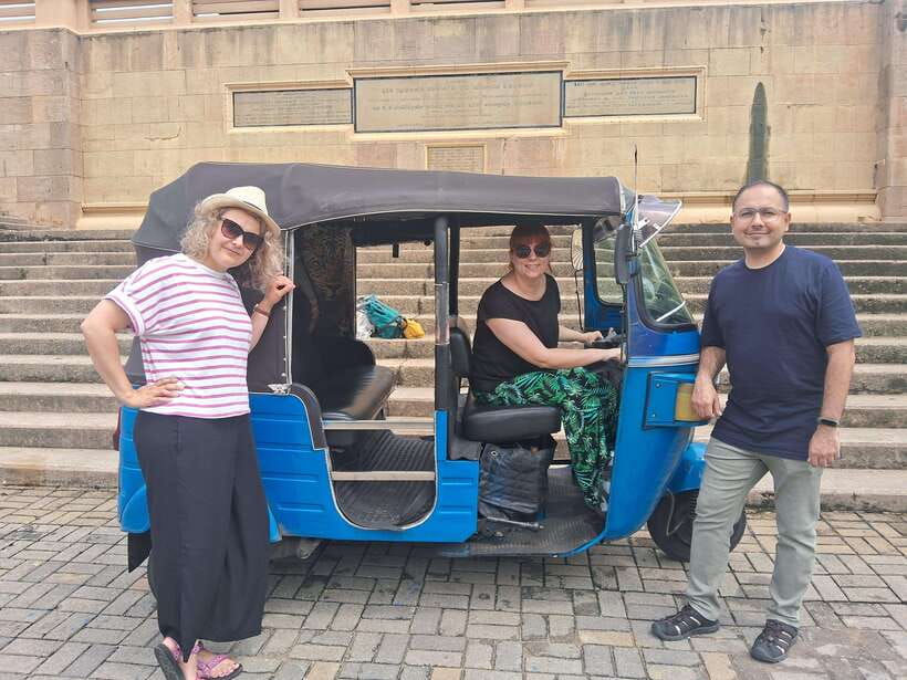 Colombo: Private Guided Tuk Tuk City Tour with Hotel Pickup - Getting Your Bearings in Colombo’s Old and New Town