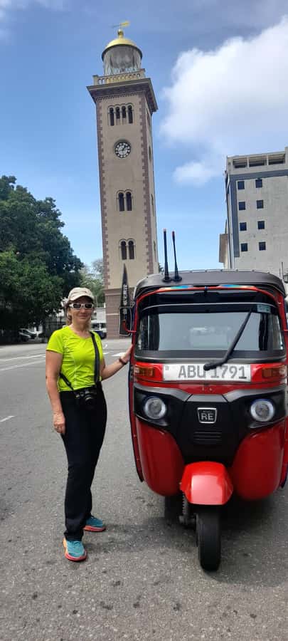 Colombo Sightseeing Tour by Tuk Tuk - All Inclusive - Lotus Tower and panoramic views: when you want a reset