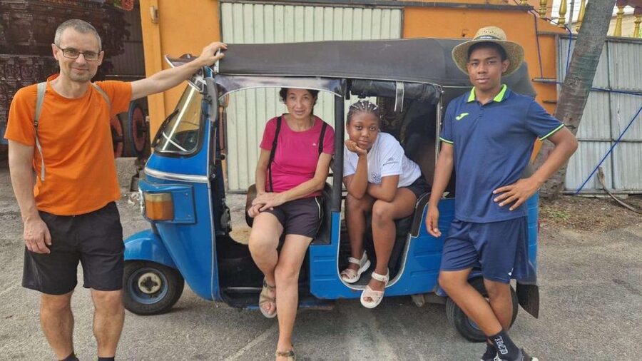 Colombo: Sightseeing Tour by Tuk Tuk Safari - All Inclusive - Pettah Market and the Red Mosque (Jami Ul-Alfar) in your afternoon