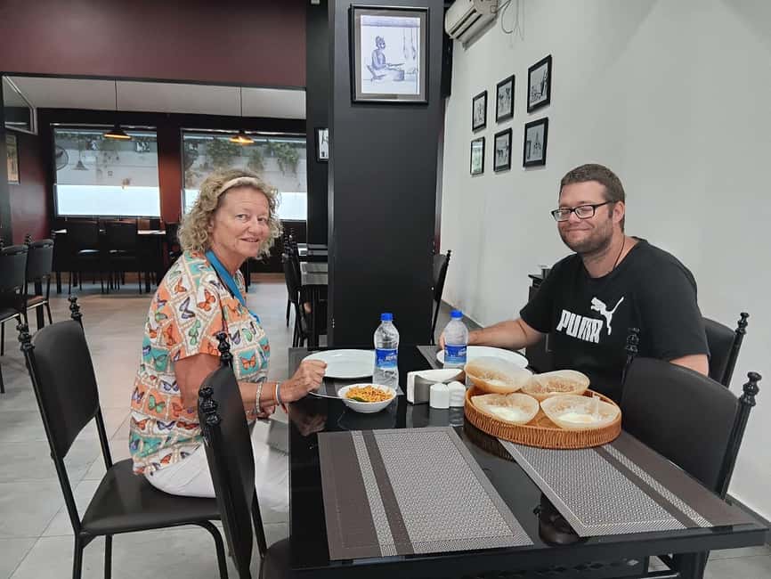 Colombo: Tastiest Local Food Tour by Tuk Tuk - All Inclusive - Galle Face Green and tea tasting: Ceylon black tea in a real setting