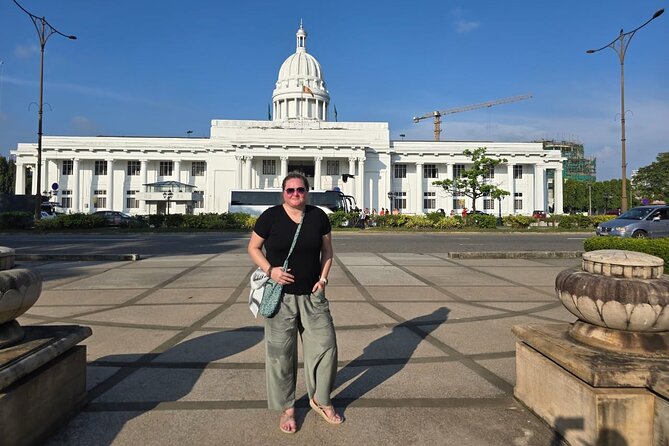 Colombo Tuk Tuk Adventure Explore Food & Culture - Pettah’s king coconut (thambili): refresh before the food run