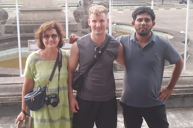 Colombo Tuk Tuk City Tour - Pettah’s Religious Mix: Red Mosque Area and Hindu Temples