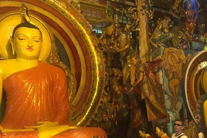 Colombo TUK TUK CITY Tours -Sightseeing Entry Fees - Lotus Tower Views, Town Hall Parks, and Independence Memorial Hall