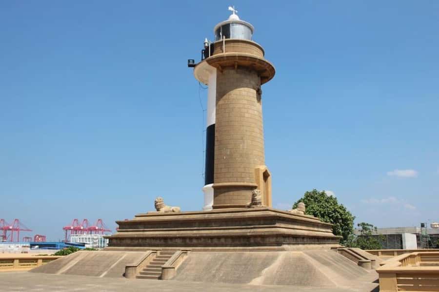 Colombo Tuk Tuk Tour with Entry Fees & Food Included - Places of worship: what to wear and what to watch for