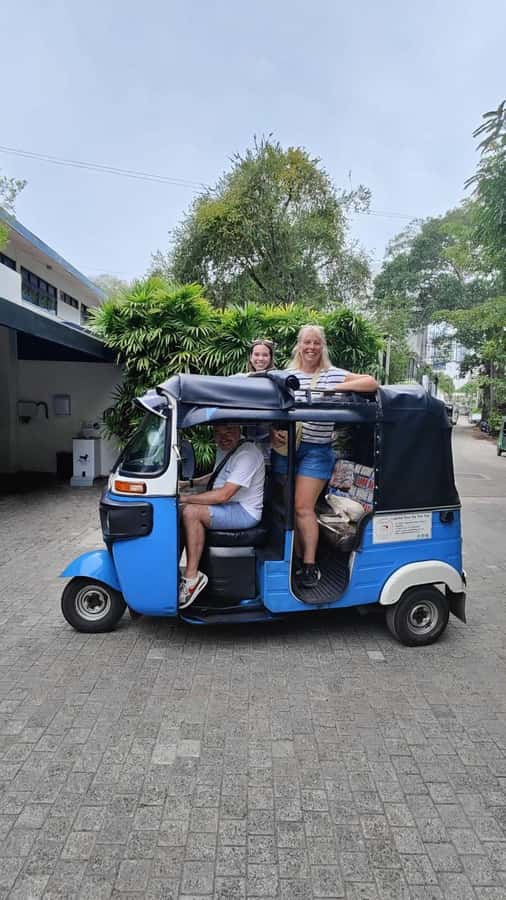 Colombo Tuk Tuk Tour with Entry Fees & Food Included - Guides and comfort: the human part that makes the route enjoyable