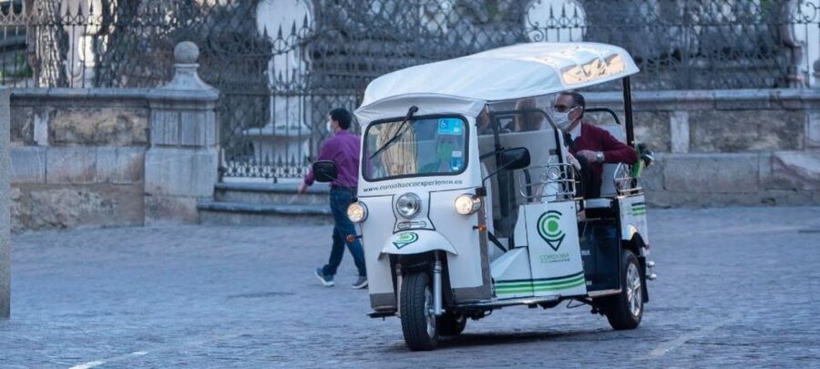Córdoba: Guided City Tour by Tuk-Tuk - Tendillas Square start: the easy way to get your bearings