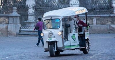 Córdoba: Guided City Tour by Tuk-Tuk - Corredera Square, Roman Bridge, and the quick photo pull-offs