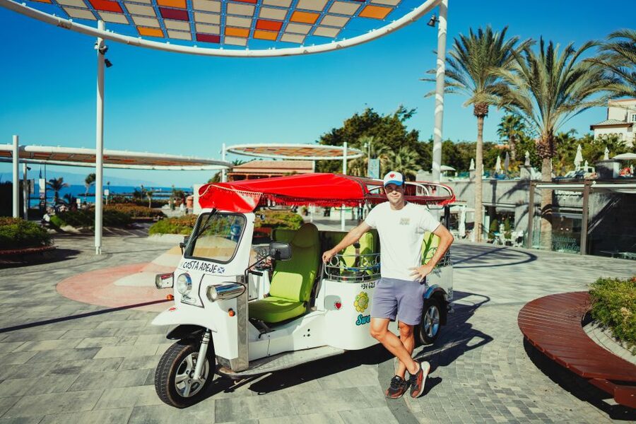 Costa Adeje: Tuk Tuk Tour - Entering the ride: where you meet and how the Tuk Tuk works
