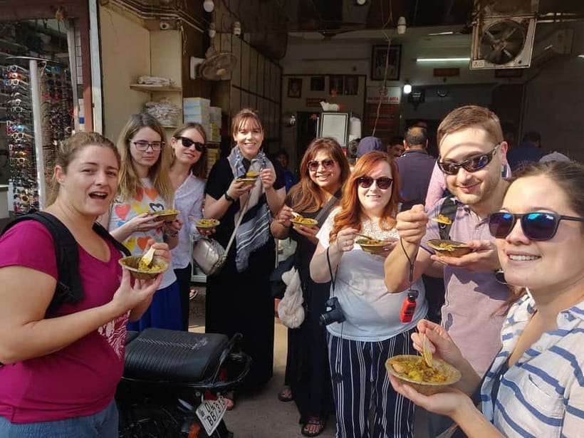 Delhi: Chandni Chowk & Spices Shoping Tour Through Tuk-Tuk - The warm-up near Red Fort: Sunehri Masjid and Delhi Gate area views