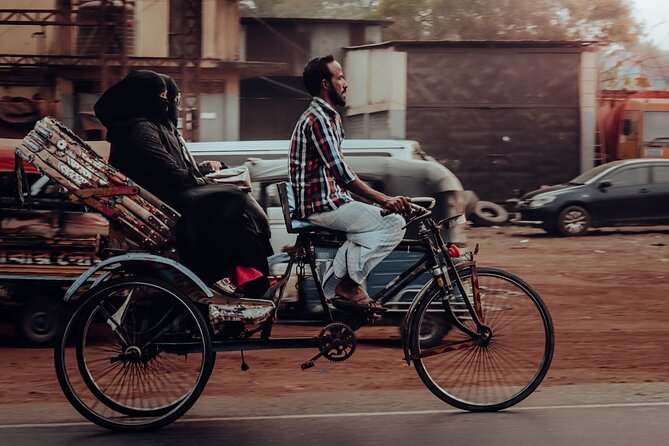 Delhi: Explore Old Delhi on Tuk Tuk with Shopping and Street Food - Meeting at Sunehri Masjid: Start Close to the Action