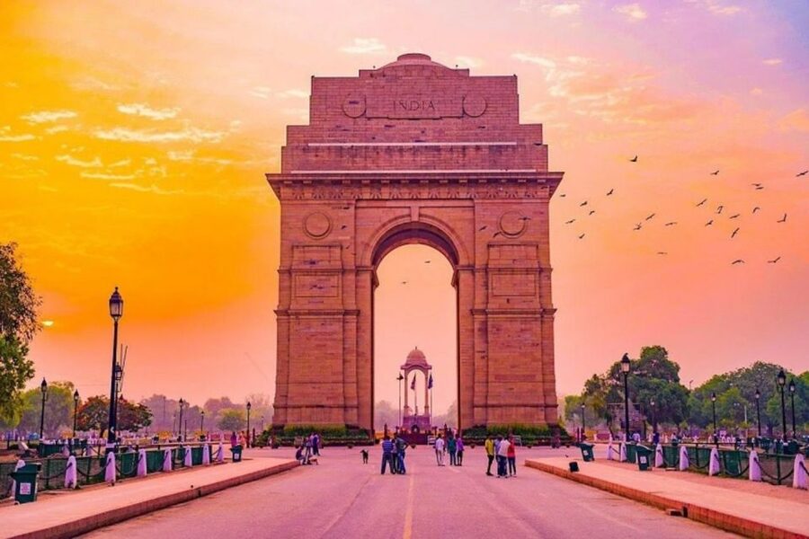 Delhi: Old Delhi City Tour with Tuk-Tuk Ride & Street Food - Jama Masjid: Seeing More Than a Famous Facade