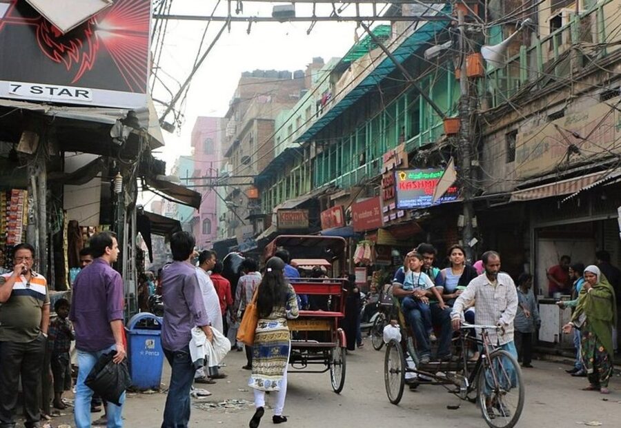 Delhi: Old Delhi Highlighs Tuk Tuk Tour With Guide - How the tuk-tuk format improves Old Delhi sightseeing