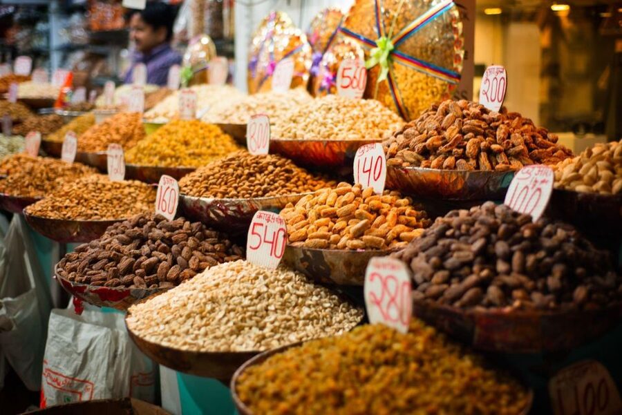 Delhi: Private Chandni Chowk, Food Tasting, & Tuk-Tuk Tour - Jama Masjid: seeing Shah Jahan’s scale up close