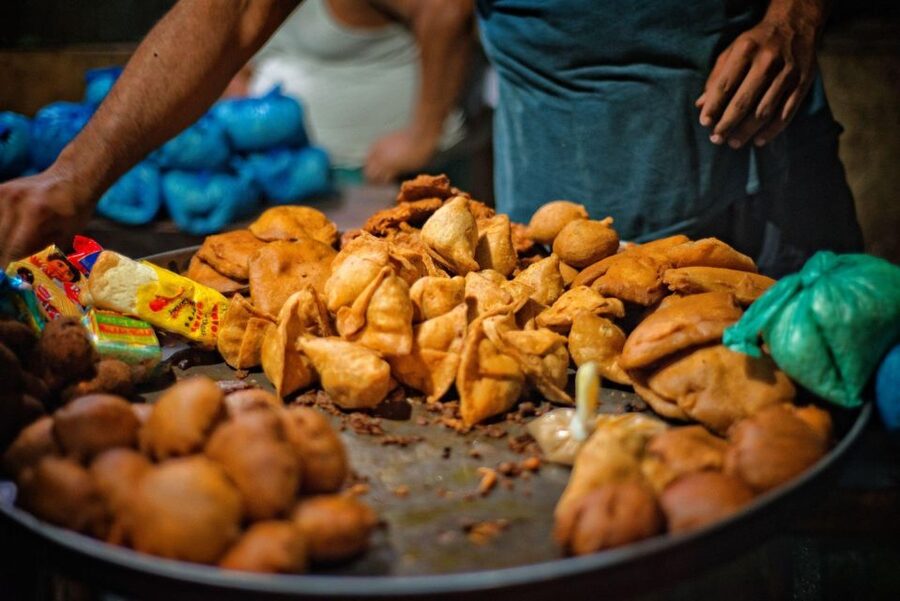Delhi: Private Chandni Chowk, Food Tasting, & Tuk-Tuk Tour - Red Fort photo stop: plan your day around closures